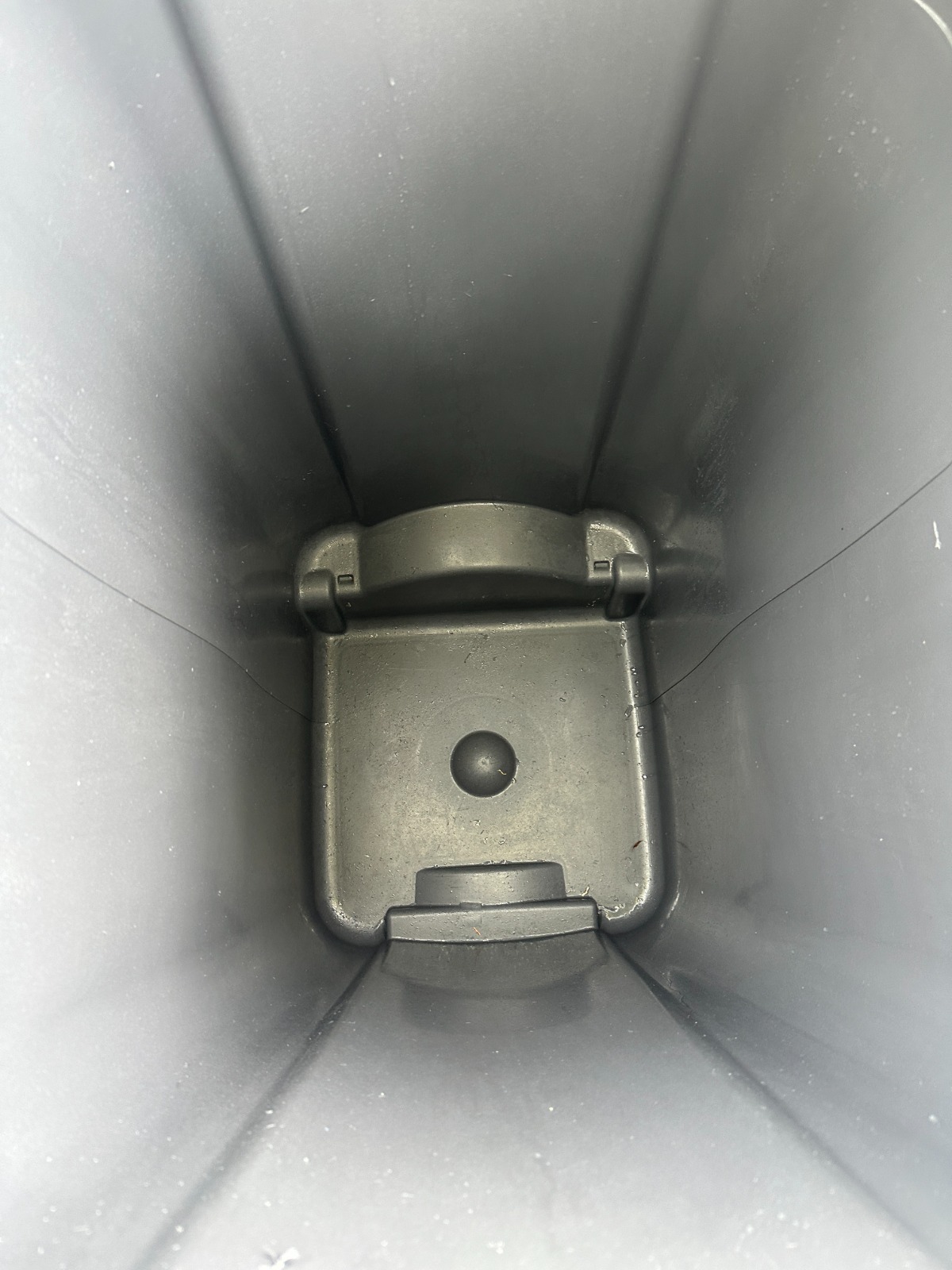 Clean bin after cleaning